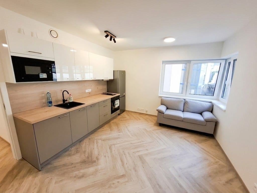 Prenájom bytu 2-izbový 41 m², Plzeňská, Praha, Praha Prenájom bytu 2-izbový 41 m², Plzeňská, Praha, Praha