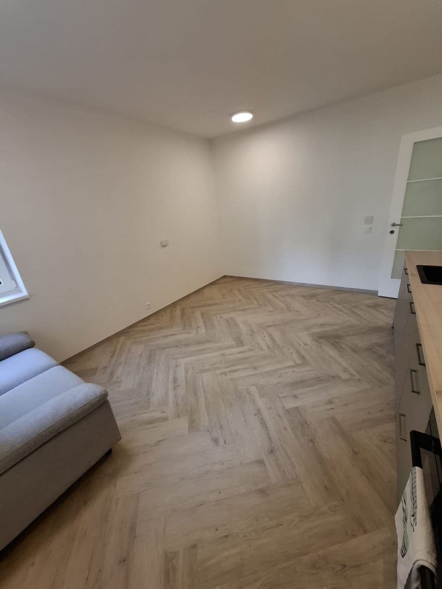 Prenájom bytu 2-izbový 41 m², Plzeňská, Praha, Praha Prenájom bytu 2-izbový 41 m², Plzeňská, Praha, Praha