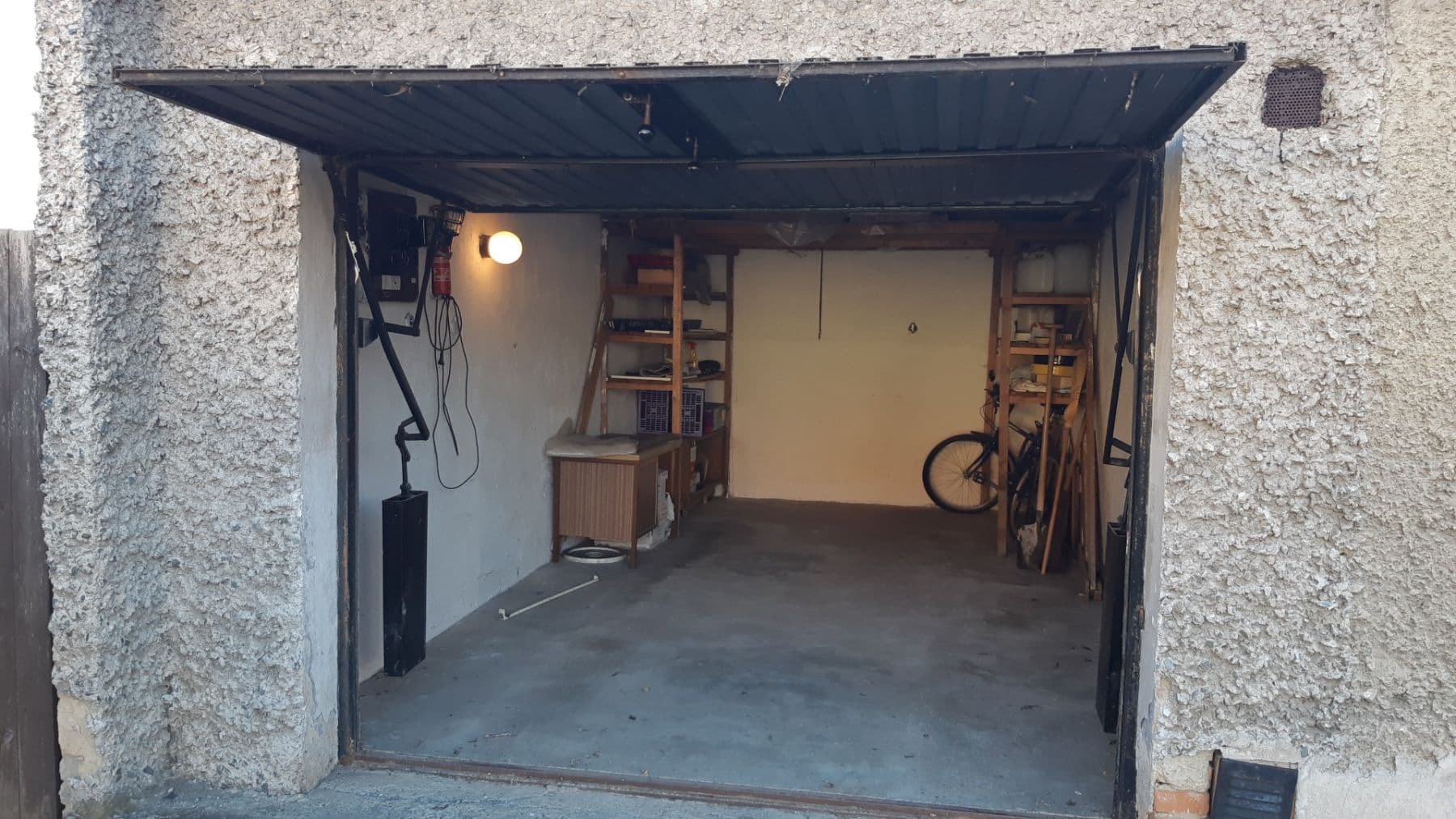 Prenájom garáže 16 m², Buzulucká, Olomouc, Olomoucký kraj Prenájom garáže 16 m², Buzulucká, Olomouc, Olomoucký kraj