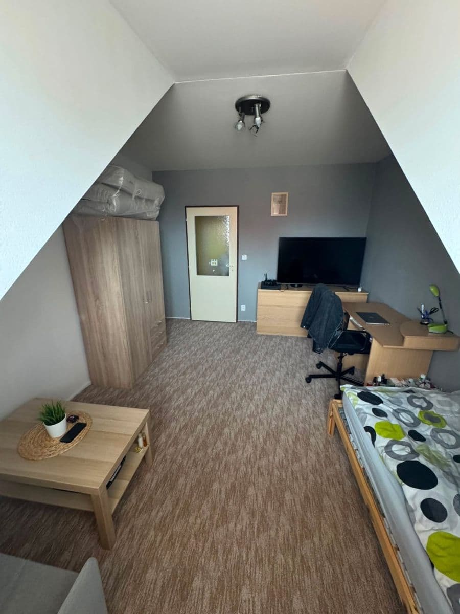 Prenájom bytu 3-izbový 90 m², Elektrárenská, Praha, Praha Prenájom bytu 3-izbový 90 m², Elektrárenská, Praha, Praha