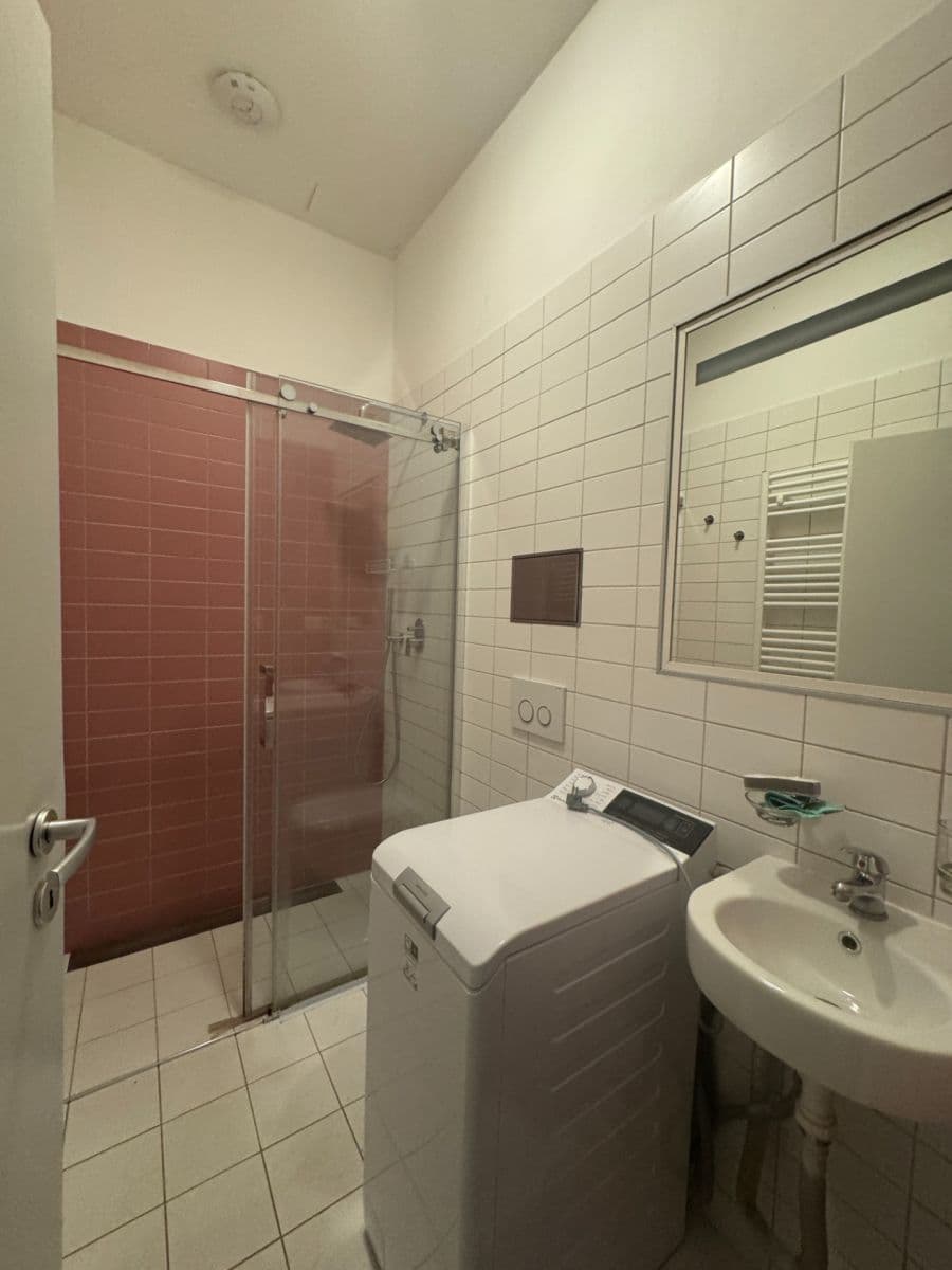 Prenájom bytu 1-izbový 22 m², Bořivojova, Praha, Praha Prenájom bytu 1-izbový 22 m², Bořivojova, Praha, Praha