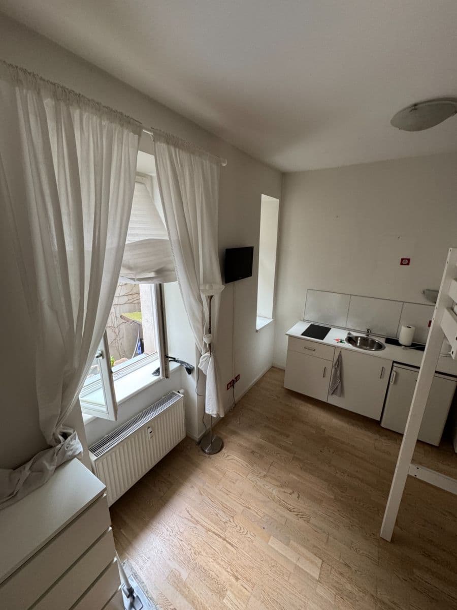 Prenájom bytu 1-izbový 22 m², Bořivojova, Praha, Praha Prenájom bytu 1-izbový 22 m², Bořivojova, Praha, Praha