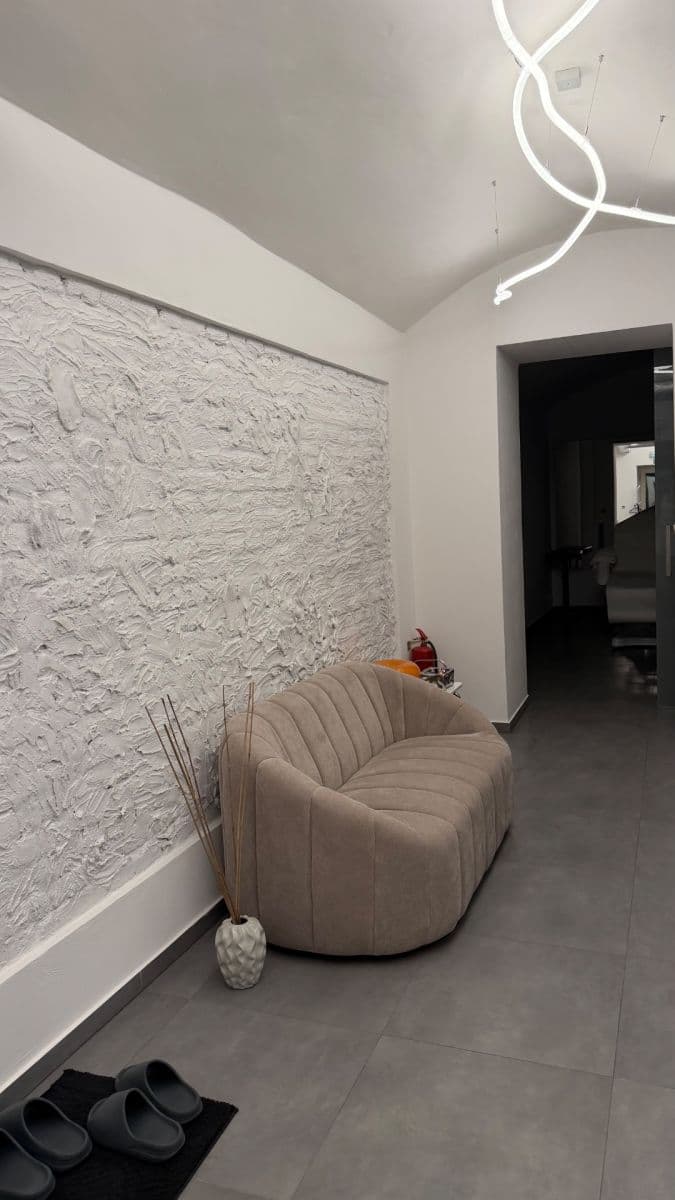 Prenájom nebytového priestoru 75 m², Hostivítova, Praha, Praha Prenájom nebytového priestoru 75 m², Hostivítova, Praha, Praha
