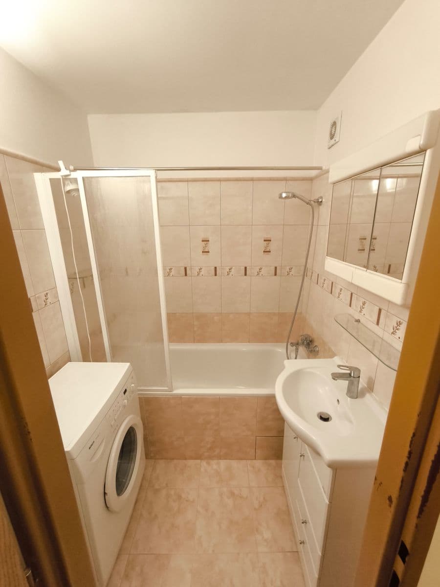 Prenájom bytu 3-izbový 68 m², Štichova, Praha, Praha Prenájom bytu 3-izbový 68 m², Štichova, Praha, Praha