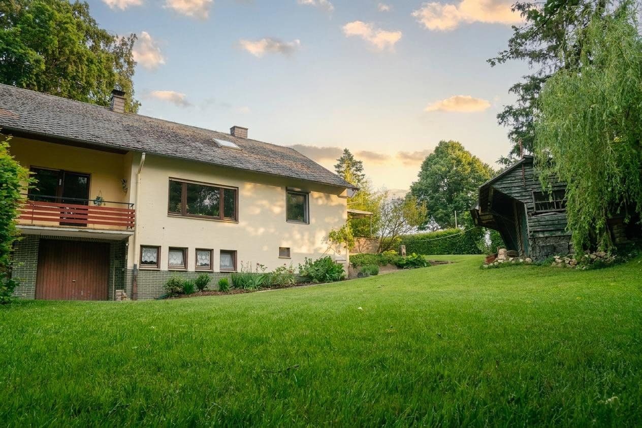 Predaj domu 131 m², pozemok 14.446 m², Rheinböllen, Porýnie-Falcko Predaj domu 131 m², pozemok 14.446 m², Rheinböllen, Porýnie-Falcko