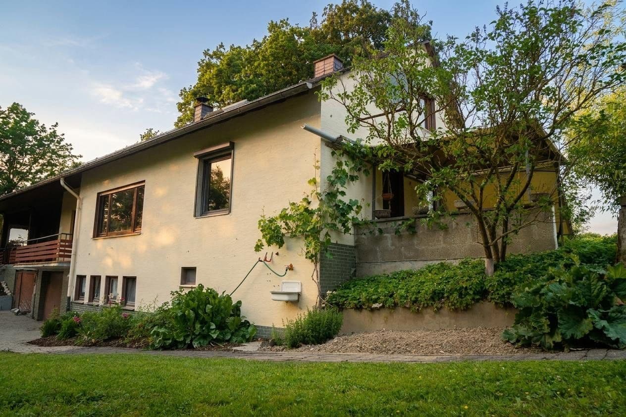 Predaj domu 131 m², pozemok 14.446 m², Rheinböllen, Porýnie-Falcko Predaj domu 131 m², pozemok 14.446 m², Rheinböllen, Porýnie-Falcko