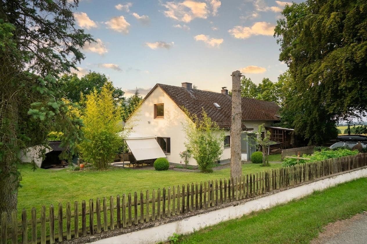 Predaj domu 131 m², pozemok 14.446 m², Rheinböllen, Porýnie-Falcko Predaj domu 131 m², pozemok 14.446 m², Rheinböllen, Porýnie-Falcko