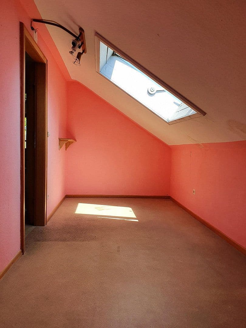Predaj domu 131 m², pozemok 14.446 m², Rheinböllen, Porýnie-Falcko Predaj domu 131 m², pozemok 14.446 m², Rheinböllen, Porýnie-Falcko