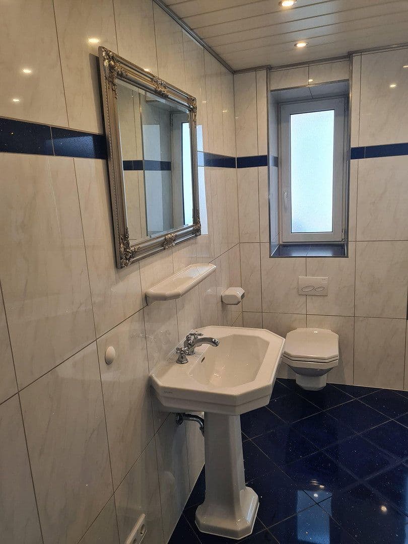 Prenájom bytu 4-izbový 114 m², Fellbach, Bádensko-Wurttembersko Prenájom bytu 4-izbový 114 m², Fellbach, Bádensko-Wurttembersko