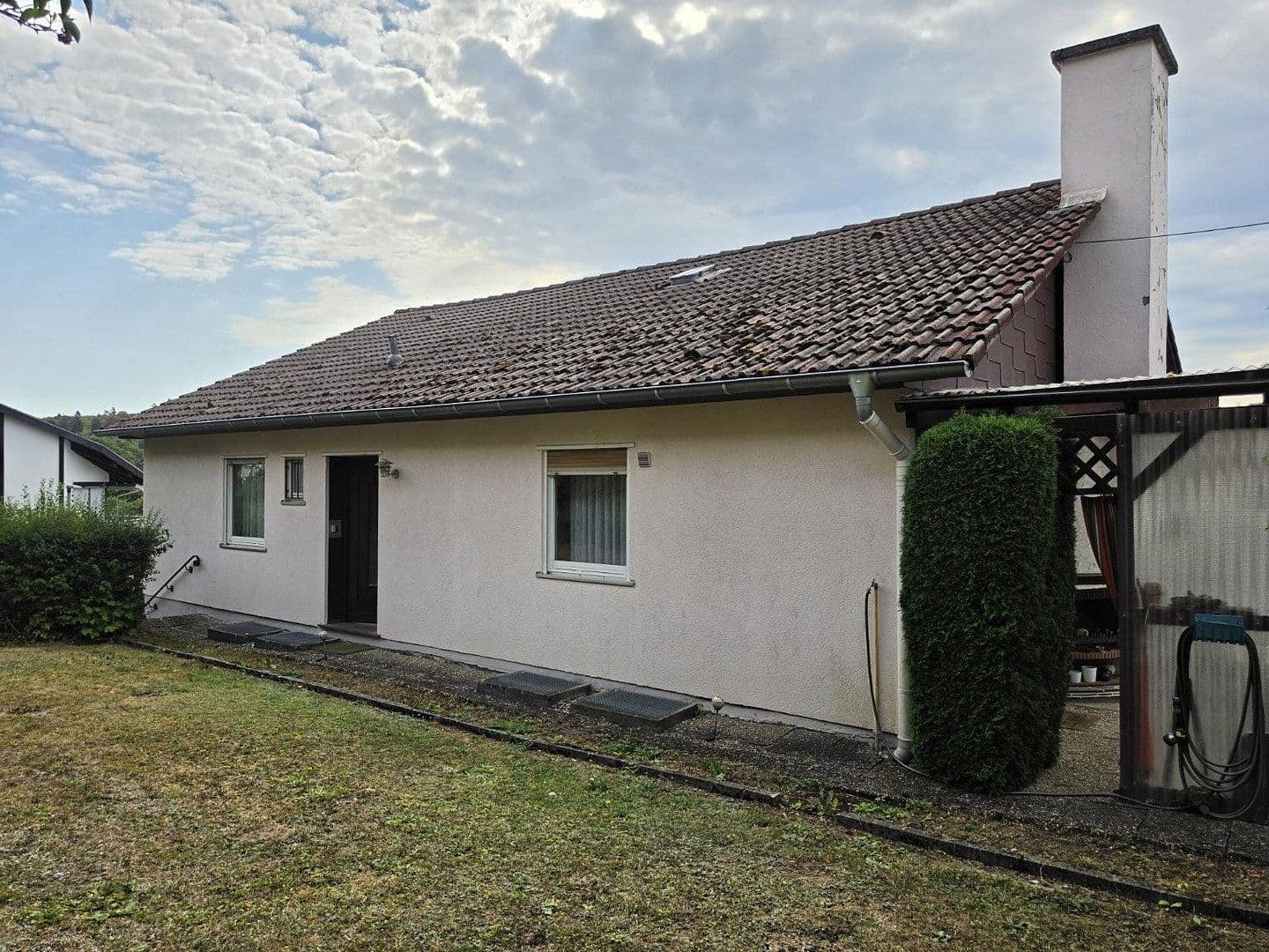Predaj domu 140 m², pozemok 1.000 m², Dr.-Hermann-Bizer-Str. 22, Albstadt, Bádensko-Wurttembersko Predaj domu 140 m², pozemok 1.000 m², Dr.-Hermann-Bizer-Str. 22, Albstadt, Bádensko-Wurttembersko