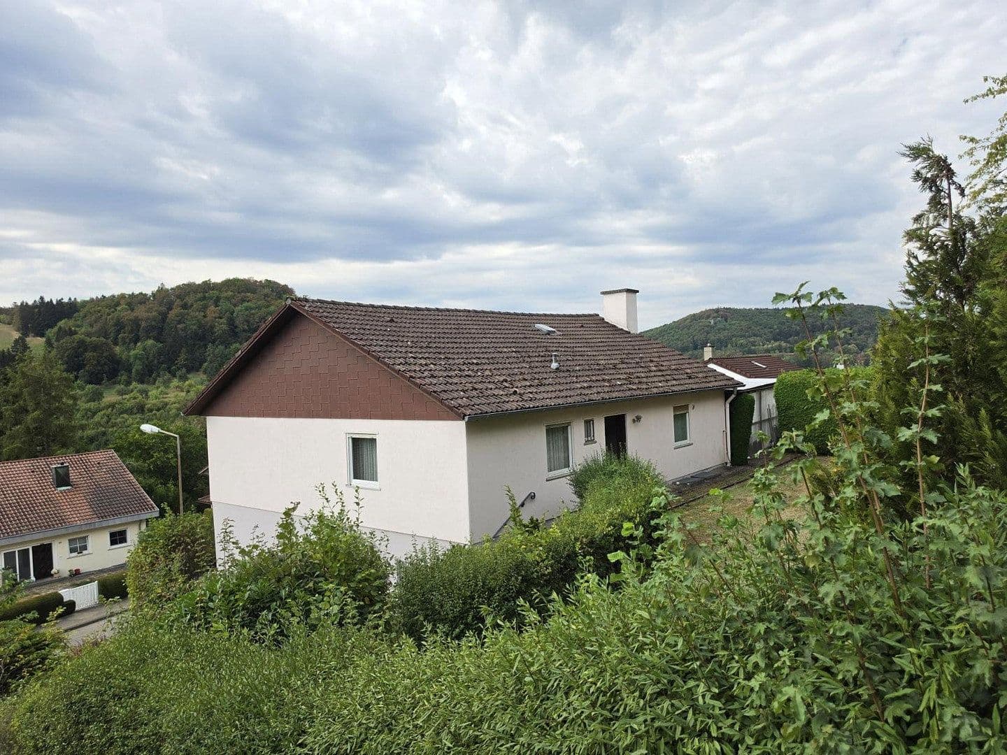 Predaj domu 140 m², pozemok 1.000 m², Dr.-Hermann-Bizer-Str. 22, Albstadt, Bádensko-Wurttembersko Predaj domu 140 m², pozemok 1.000 m², Dr.-Hermann-Bizer-Str. 22, Albstadt, Bádensko-Wurttembersko