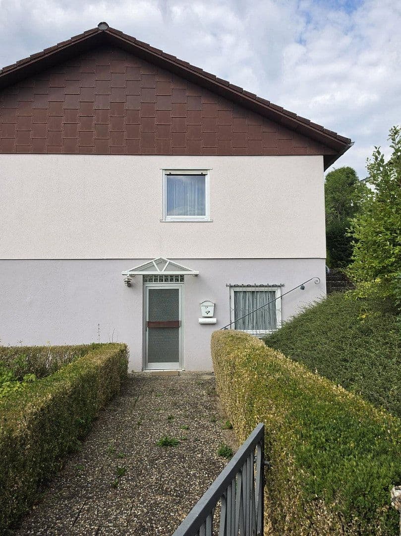 Predaj domu 140 m², pozemok 1.000 m², Dr.-Hermann-Bizer-Str. 22, Albstadt, Bádensko-Wurttembersko Predaj domu 140 m², pozemok 1.000 m², Dr.-Hermann-Bizer-Str. 22, Albstadt, Bádensko-Wurttembersko