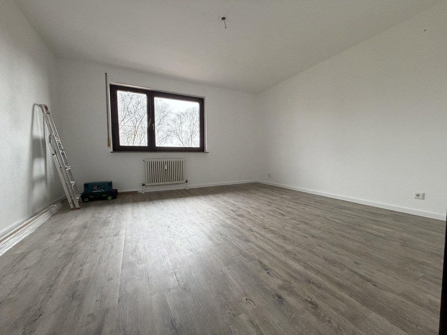 Prenájom bytu 4-izbový 104 m², Sindelfingen, Bádensko-Wurttembersko Prenájom bytu 4-izbový 104 m², Sindelfingen, Bádensko-Wurttembersko