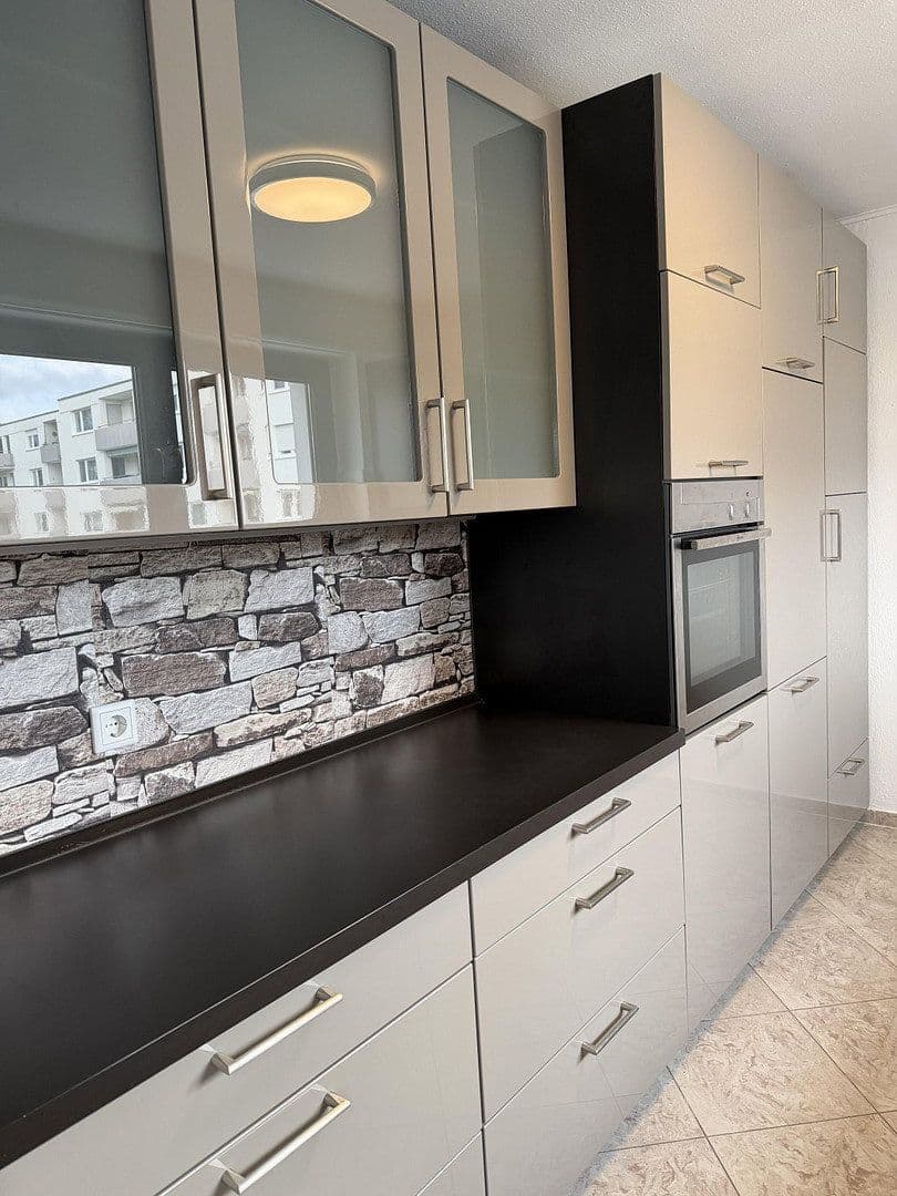 Prenájom bytu 4-izbový 104 m², Sindelfingen, Bádensko-Wurttembersko Prenájom bytu 4-izbový 104 m², Sindelfingen, Bádensko-Wurttembersko