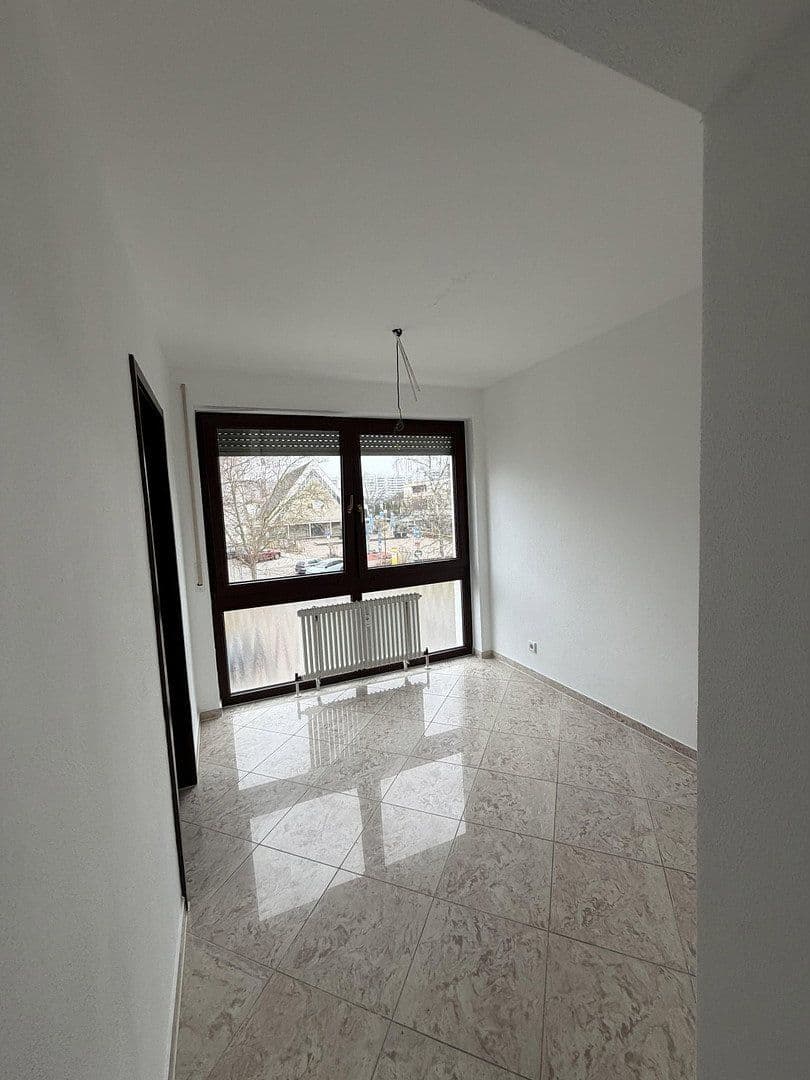 Prenájom bytu 4-izbový 104 m², Sindelfingen, Bádensko-Wurttembersko Prenájom bytu 4-izbový 104 m², Sindelfingen, Bádensko-Wurttembersko
