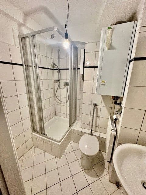 Prenájom bytu 1-izbový 44 m², Burghofstr. 54, Düsseldorf, Severné Porýnie - Westfálsko Prenájom bytu 1-izbový 44 m², Burghofstr. 54, Düsseldorf, Severné Porýnie - Westfálsko