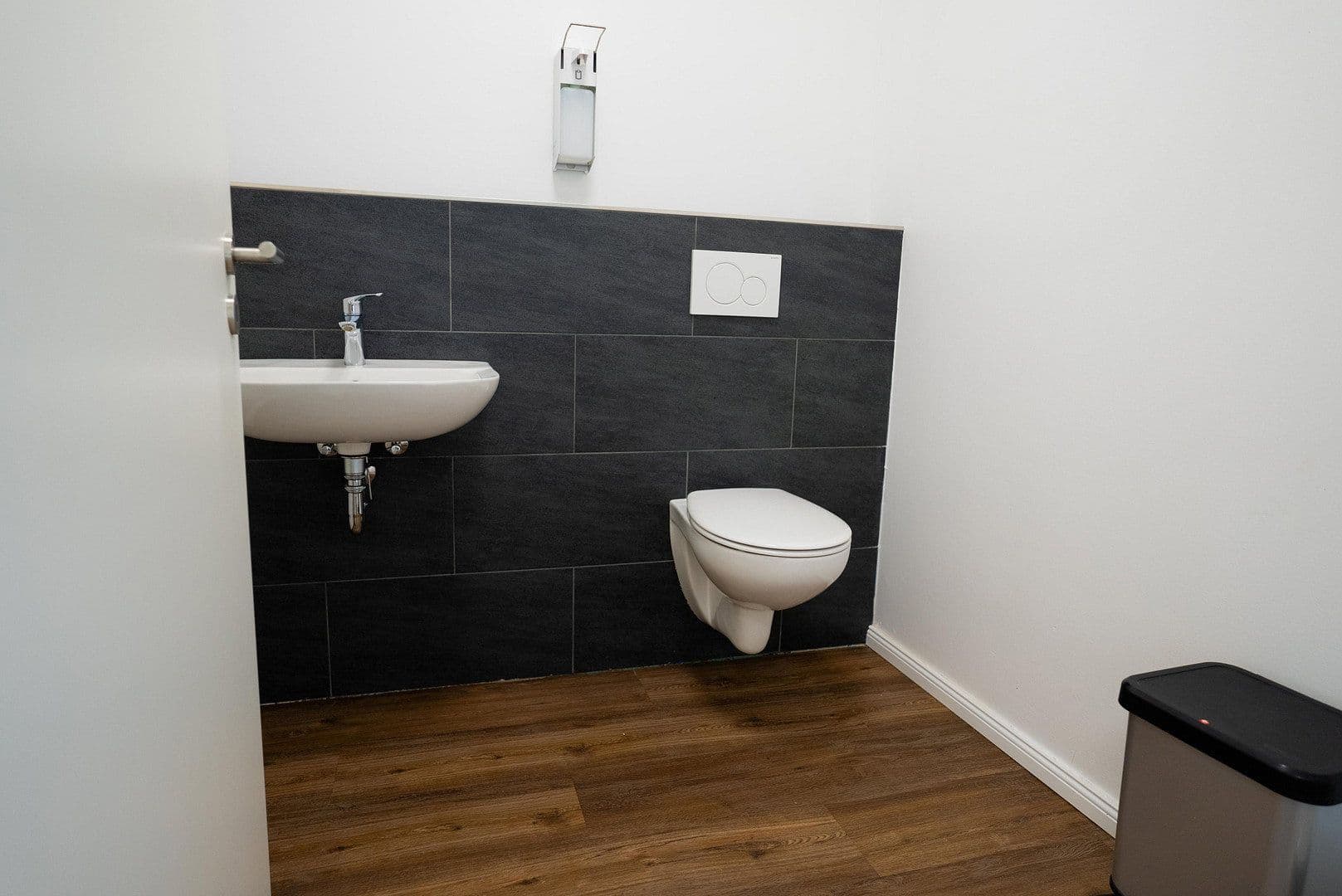 Prenájom kancelárie 302 m², Haverkamp 8+12, Selent, Šlezvicko-Holštajnsko Prenájom kancelárie 302 m², Haverkamp 8+12, Selent, Šlezvicko-Holštajnsko
