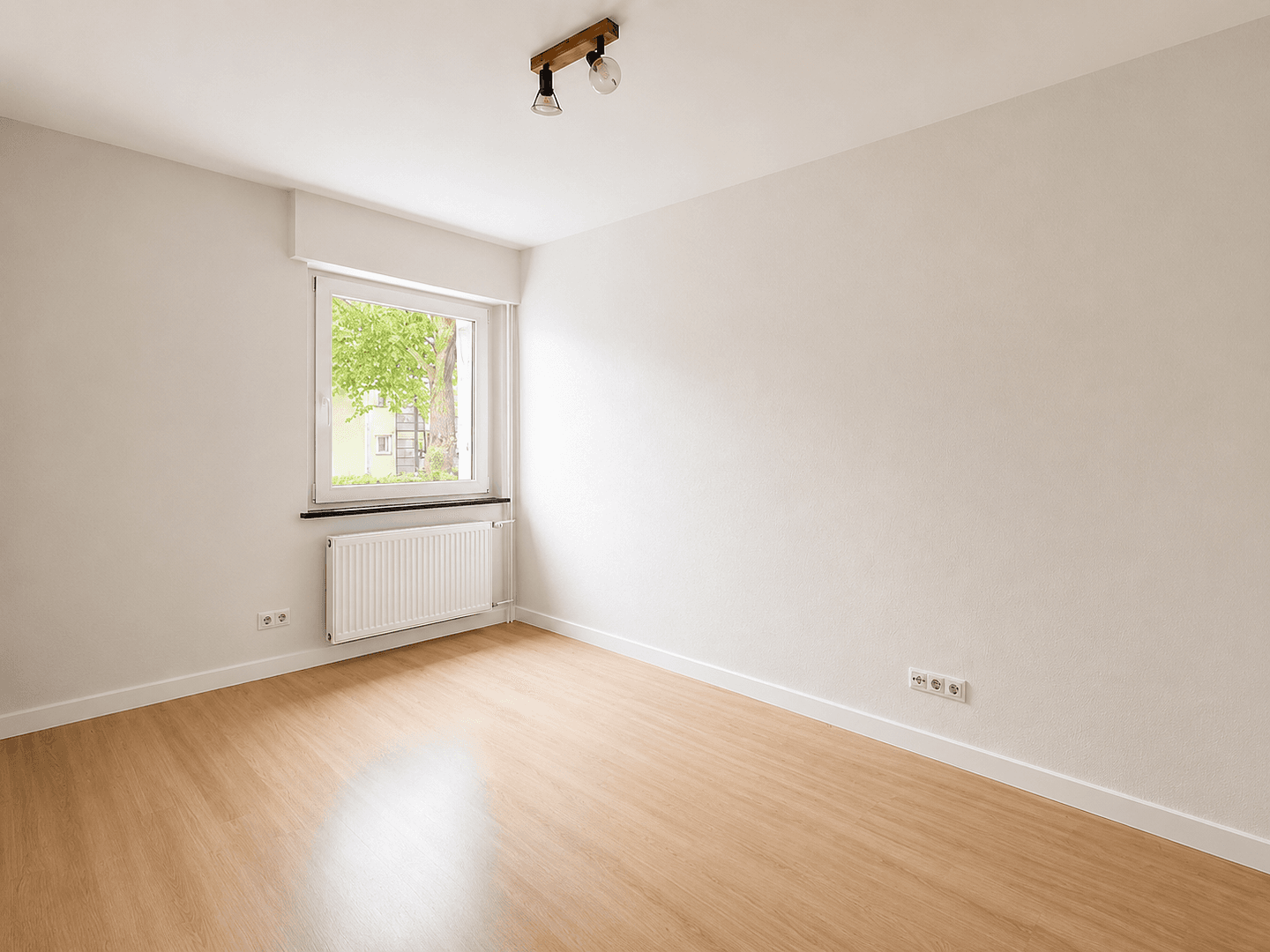 Prenájom bytu 4-izbový 85 m², Max-Planck-Straße, Frankfurt Nieder-Eschbach, Hesensko Prenájom bytu 4-izbový 85 m², Max-Planck-Straße, Frankfurt Nieder-Eschbach, Hesensko