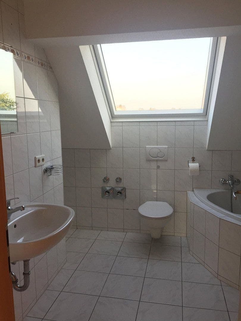 Prenájom bytu 2-izbový 95 m², Grünestraße 28, Wermelskirchen, Severné Porýnie - Westfálsko Prenájom bytu 2-izbový 95 m², Grünestraße 28, Wermelskirchen, Severné Porýnie - Westfálsko