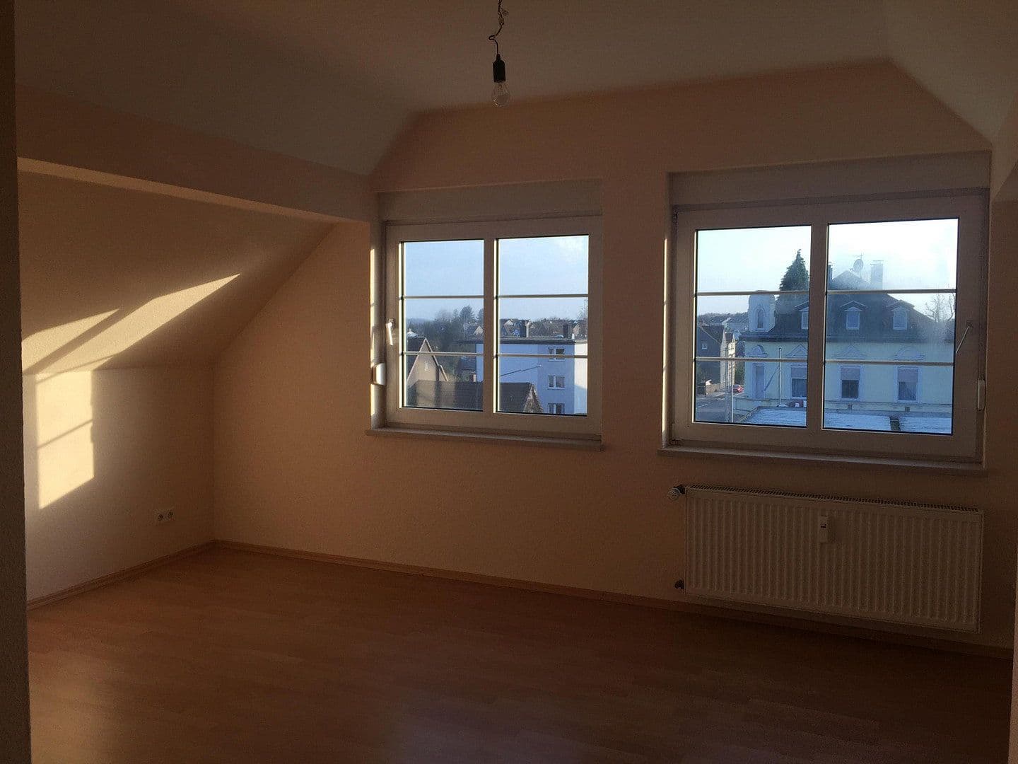 Prenájom bytu 2-izbový 95 m², Grünestraße 28, Wermelskirchen, Severné Porýnie - Westfálsko Prenájom bytu 2-izbový 95 m², Grünestraße 28, Wermelskirchen, Severné Porýnie - Westfálsko