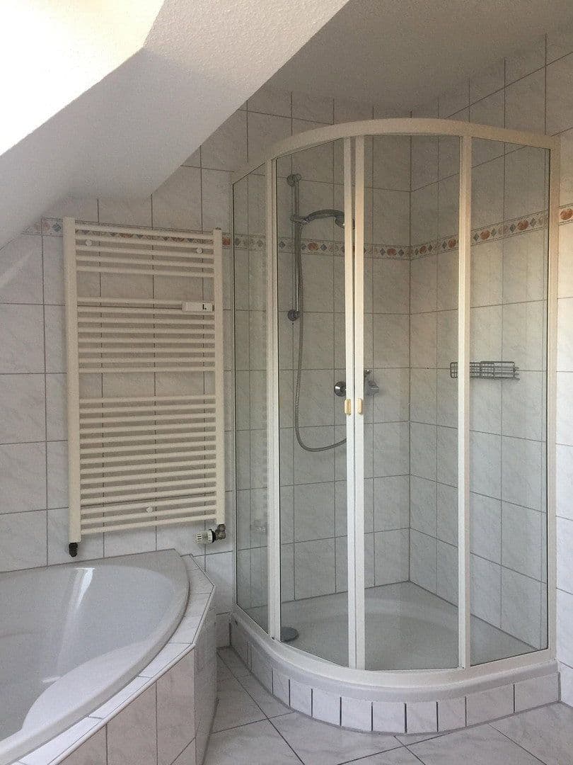 Prenájom bytu 2-izbový 95 m², Grünestraße 28, Wermelskirchen, Severné Porýnie - Westfálsko Prenájom bytu 2-izbový 95 m², Grünestraße 28, Wermelskirchen, Severné Porýnie - Westfálsko