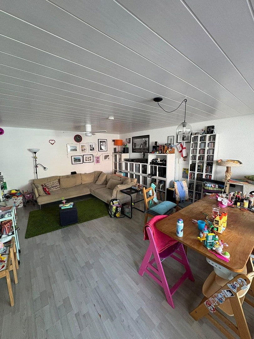 Prenájom bytu 3-izbový 120 m², Lampertstraße 4, Nürtingen, Bádensko-Wurttembersko Prenájom bytu 3-izbový 120 m², Lampertstraße 4, Nürtingen, Bádensko-Wurttembersko