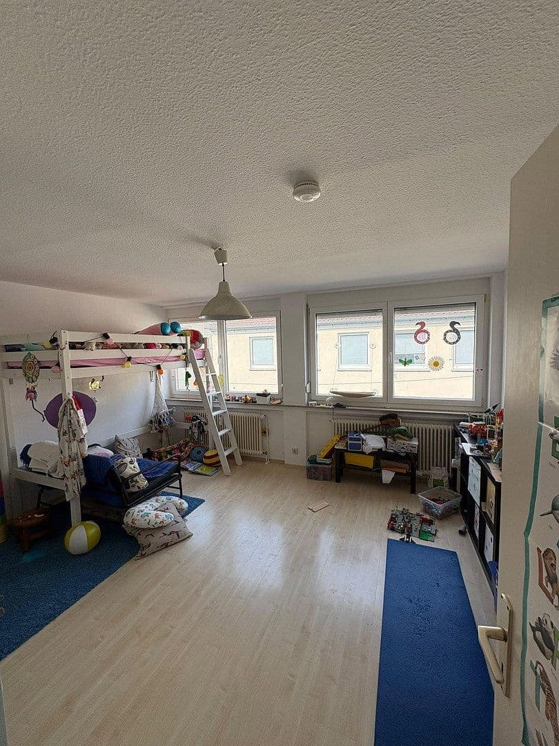 Prenájom bytu 3-izbový 120 m², Lampertstraße 4, Nürtingen, Bádensko-Wurttembersko Prenájom bytu 3-izbový 120 m², Lampertstraße 4, Nürtingen, Bádensko-Wurttembersko