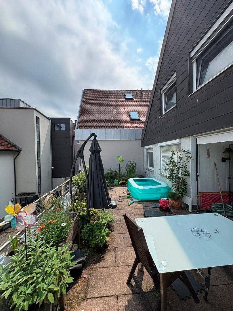 Prenájom bytu 3-izbový 120 m², Lampertstraße 4, Nürtingen, Bádensko-Wurttembersko Prenájom bytu 3-izbový 120 m², Lampertstraße 4, Nürtingen, Bádensko-Wurttembersko