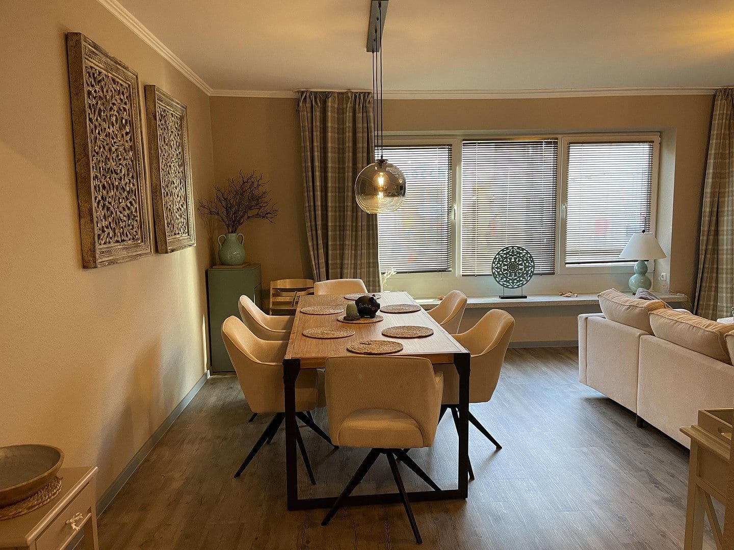 Prenájom bytu 4-izbový 120 m², Hauptstraße 50a, Hage, Dolné Sasko Prenájom bytu 4-izbový 120 m², Hauptstraße 50a, Hage, Dolné Sasko