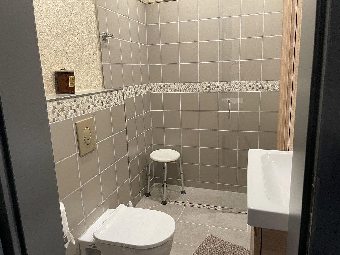 Prenájom bytu 4-izbový 120 m², Hauptstraße 50a, Hage, Dolné Sasko Prenájom bytu 4-izbový 120 m², Hauptstraße 50a, Hage, Dolné Sasko