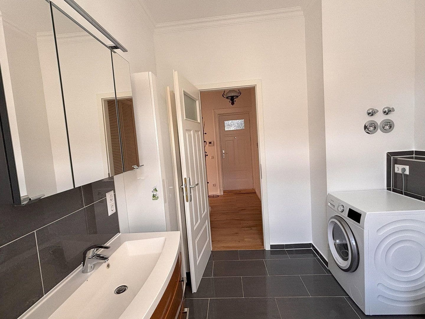 Predaj bytu 3-izbový 104 m², Berlin, Berlín Predaj bytu 3-izbový 104 m², Berlin, Berlín