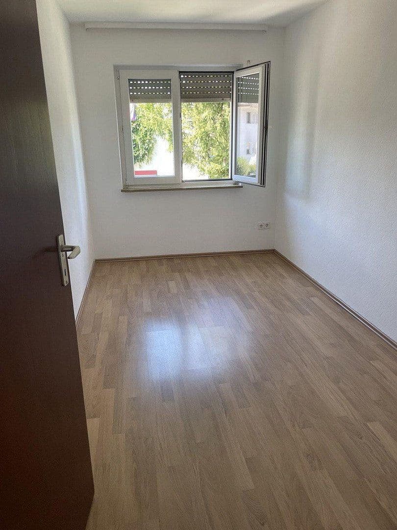 Prenájom bytu 3-izbový 78 m², Steinbügelstraße 23, Karlsruhe, Bádensko-Wurttembersko Prenájom bytu 3-izbový 78 m², Steinbügelstraße 23, Karlsruhe, Bádensko-Wurttembersko