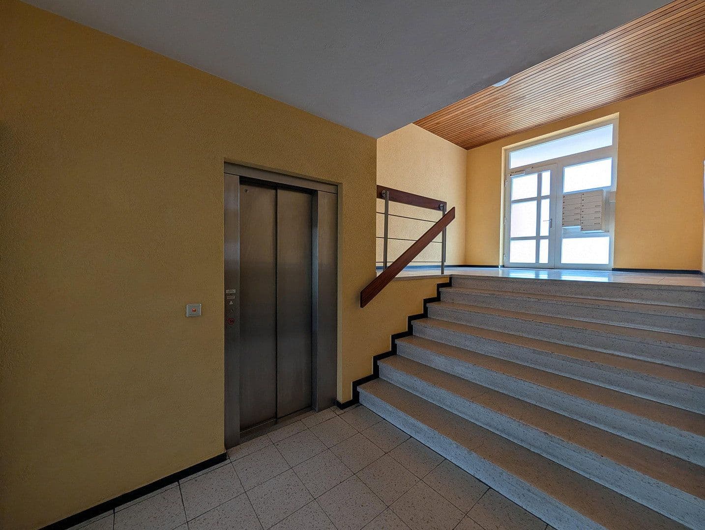 Prenájom bytu 4-izbový 113 m², Badener Str. 16a, Durlach, Bádensko-Wurttembersko Prenájom bytu 4-izbový 113 m², Badener Str. 16a, Durlach, Bádensko-Wurttembersko