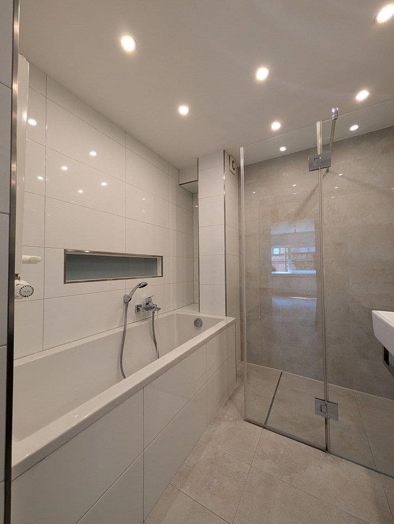 Prenájom bytu 4-izbový 113 m², Badener Str. 16a, Durlach, Bádensko-Wurttembersko Prenájom bytu 4-izbový 113 m², Badener Str. 16a, Durlach, Bádensko-Wurttembersko
