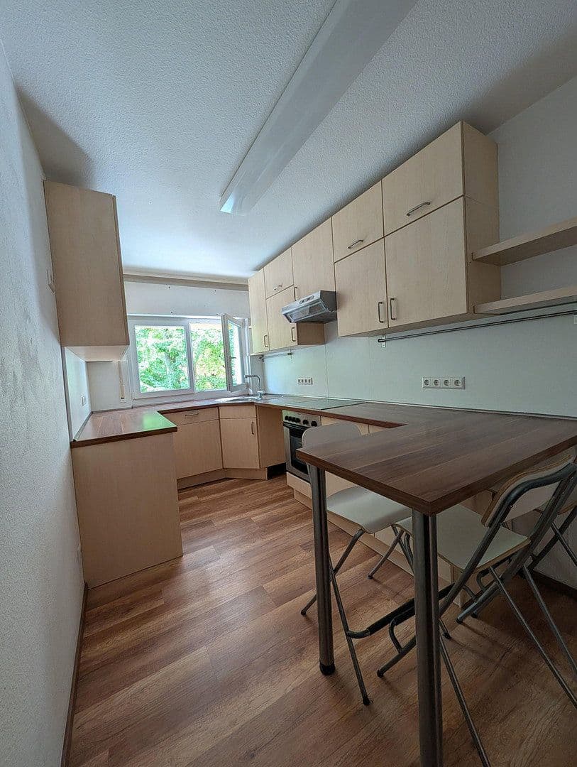 Prenájom bytu 4-izbový 113 m², Badener Str. 16a, Durlach, Bádensko-Wurttembersko Prenájom bytu 4-izbový 113 m², Badener Str. 16a, Durlach, Bádensko-Wurttembersko