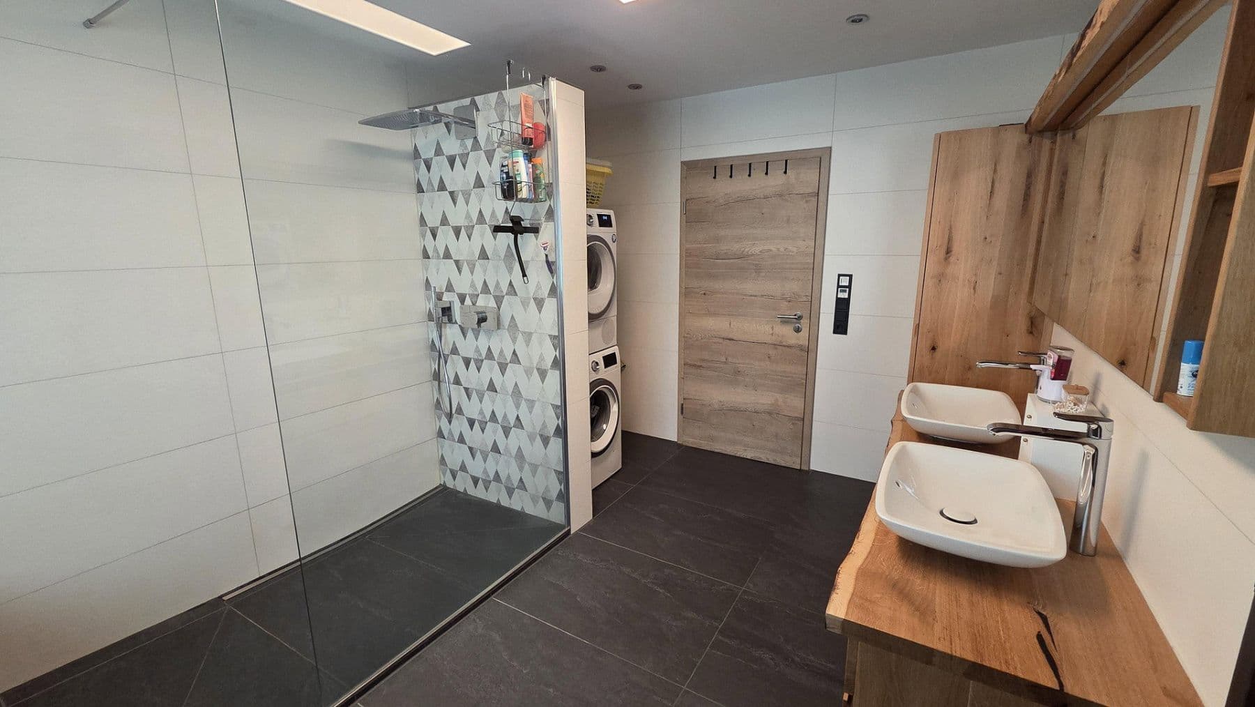 Prenájom bytu 6-izbový 156 m², Uehlfeld, Bavorsko Prenájom bytu 6-izbový 156 m², Uehlfeld, Bavorsko