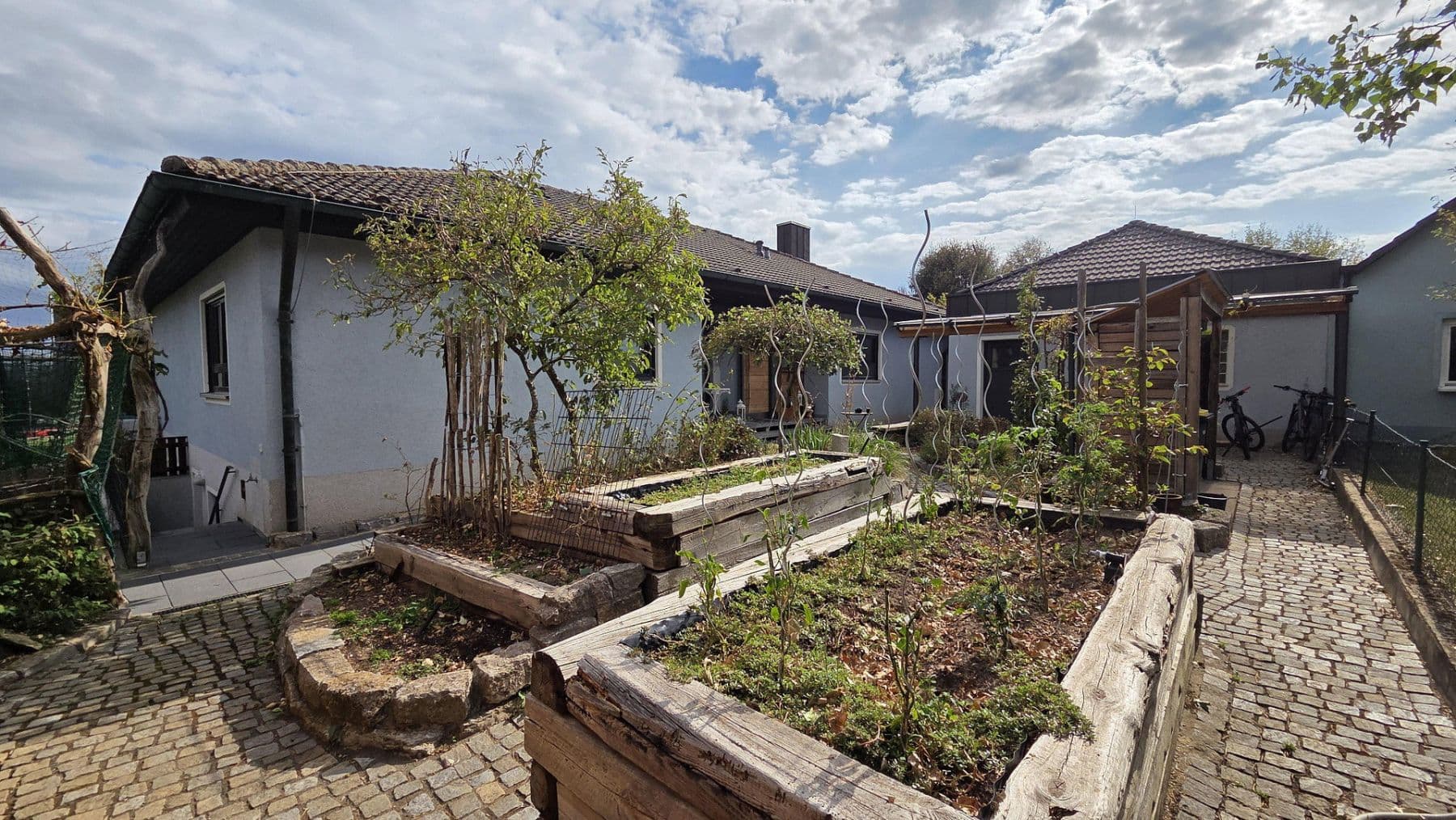 Prenájom bytu 6-izbový 156 m², Uehlfeld, Bavorsko Prenájom bytu 6-izbový 156 m², Uehlfeld, Bavorsko