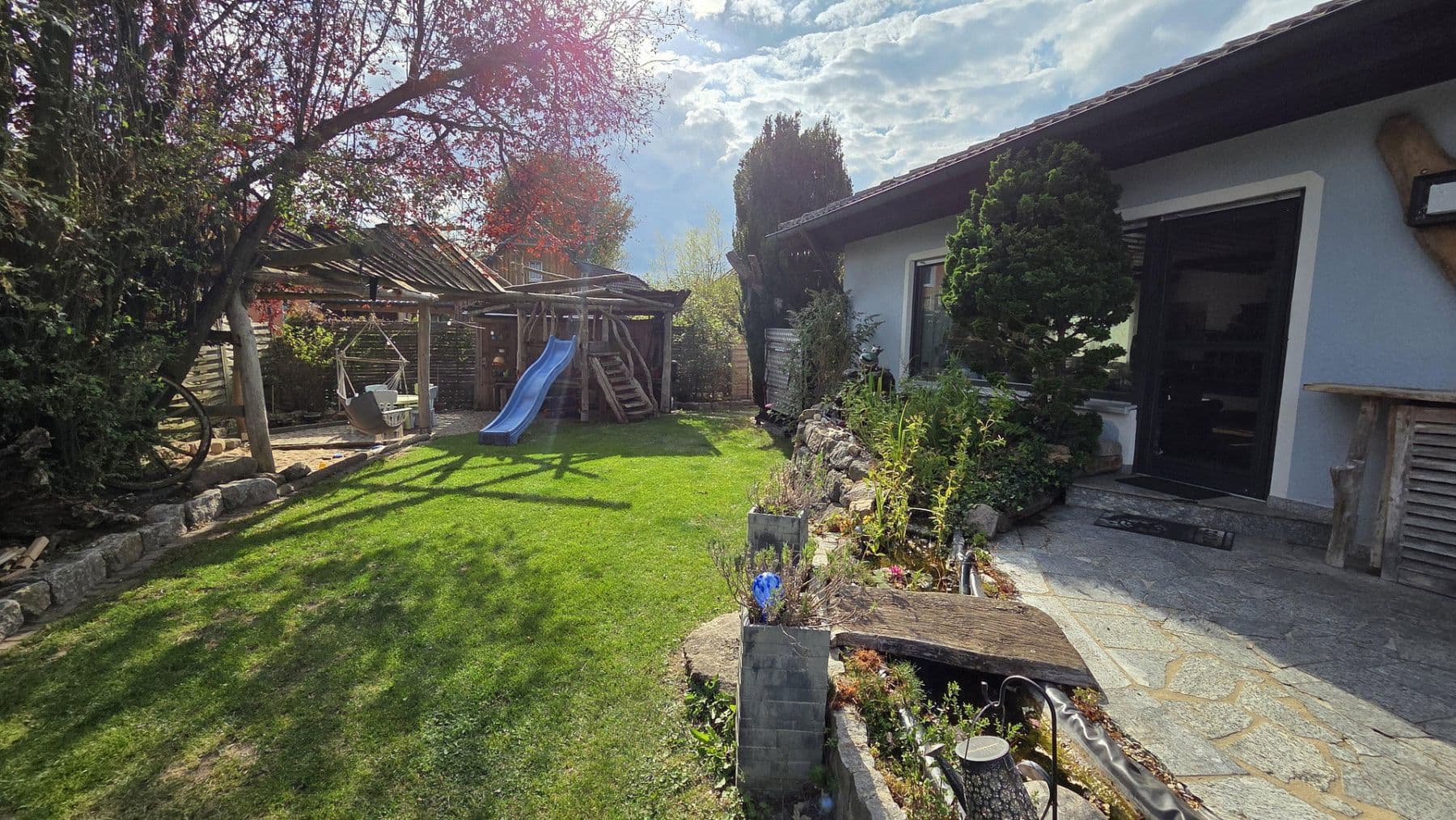 Prenájom bytu 6-izbový 156 m², Uehlfeld, Bavorsko Prenájom bytu 6-izbový 156 m², Uehlfeld, Bavorsko