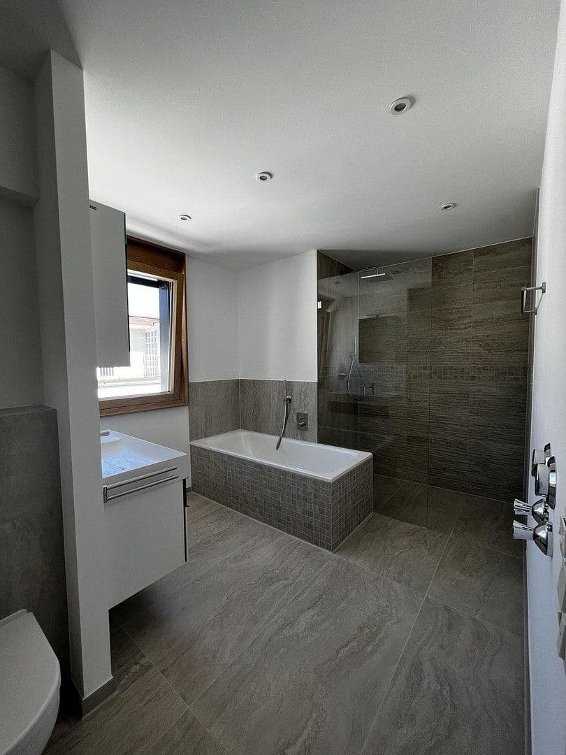 Prenájom bytu 3-izbový 87 m², Lerchenfeldstraße 28, München-Altstadt-Lehel, Bavorsko Prenájom bytu 3-izbový 87 m², Lerchenfeldstraße 28, München-Altstadt-Lehel, Bavorsko