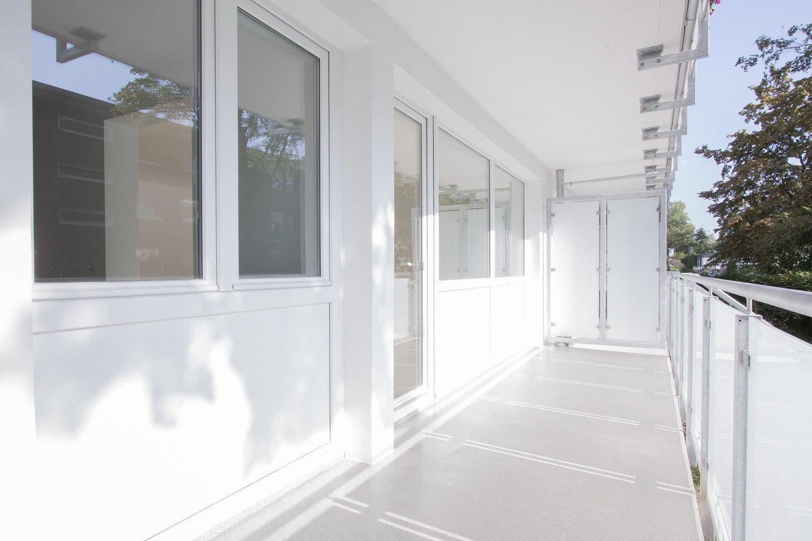 Prenájom bytu 3-izbový 90 m², Arnold-Schönberg-Str. 5, Düsseldorf, Severné Porýnie - Westfálsko Prenájom bytu 3-izbový 90 m², Arnold-Schönberg-Str. 5, Düsseldorf, Severné Porýnie - Westfálsko