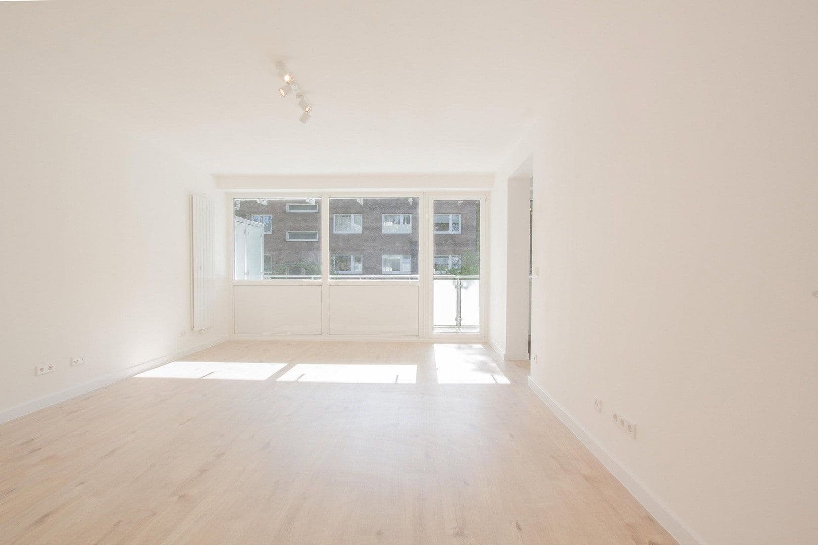 Prenájom bytu 3-izbový 90 m², Arnold-Schönberg-Str. 5, Düsseldorf, Severné Porýnie - Westfálsko Prenájom bytu 3-izbový 90 m², Arnold-Schönberg-Str. 5, Düsseldorf, Severné Porýnie - Westfálsko