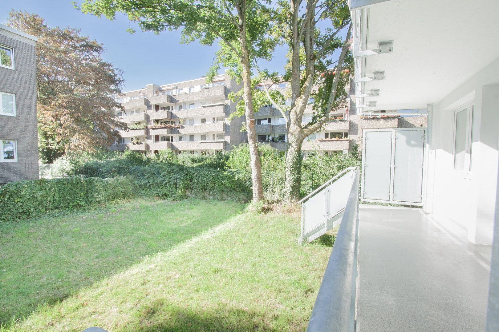 Prenájom bytu 3-izbový 90 m², Arnold-Schönberg-Str. 5, Düsseldorf, Severné Porýnie - Westfálsko Prenájom bytu 3-izbový 90 m², Arnold-Schönberg-Str. 5, Düsseldorf, Severné Porýnie - Westfálsko