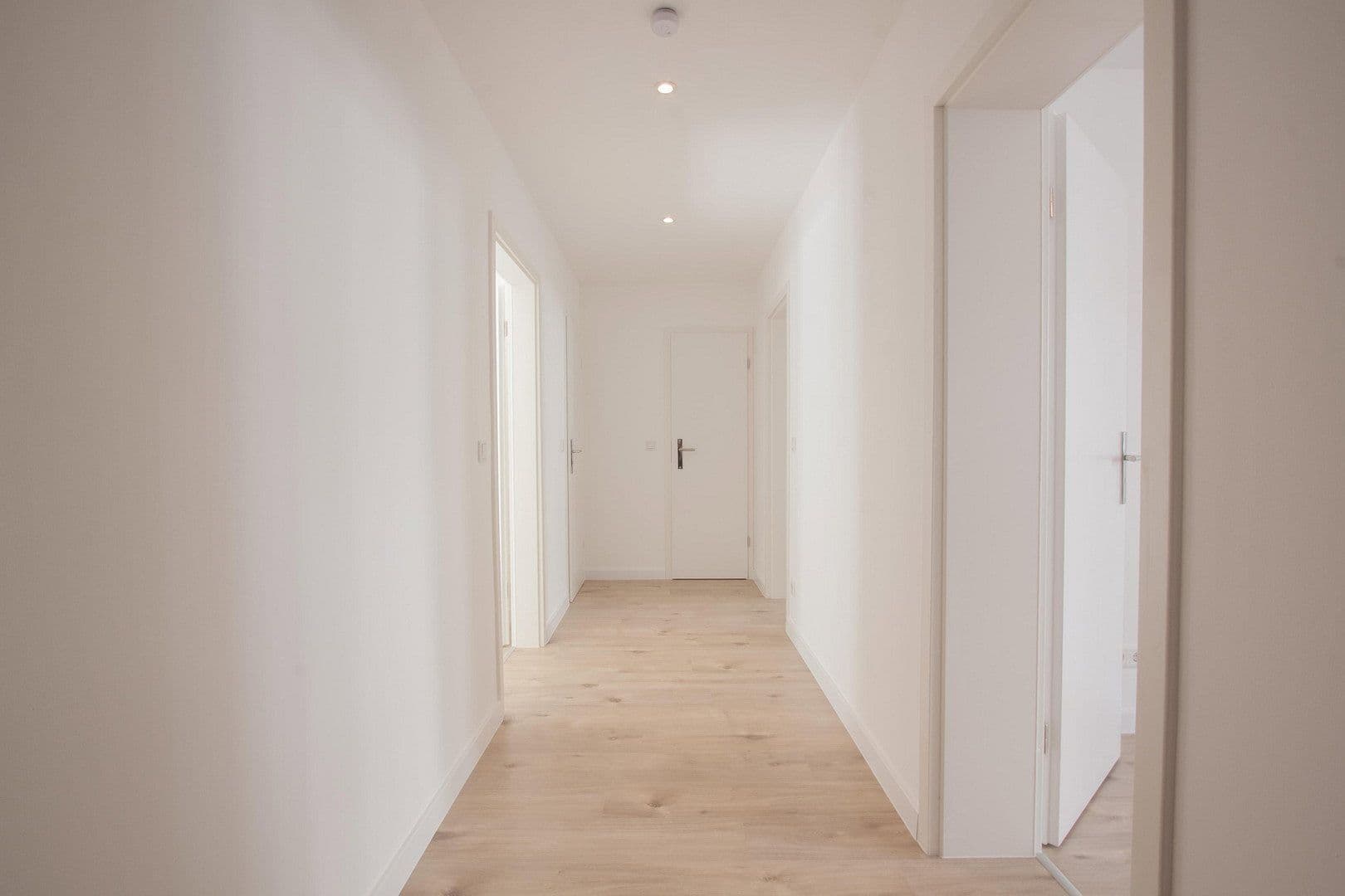 Prenájom bytu 3-izbový 90 m², Arnold-Schönberg-Str. 5, Düsseldorf, Severné Porýnie - Westfálsko Prenájom bytu 3-izbový 90 m², Arnold-Schönberg-Str. 5, Düsseldorf, Severné Porýnie - Westfálsko