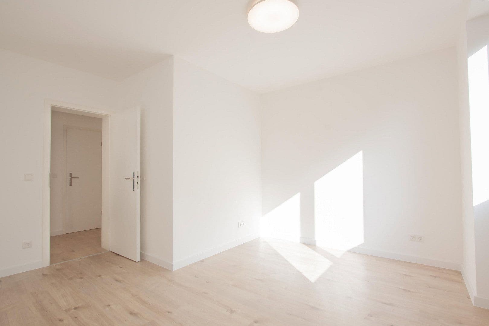 Prenájom bytu 3-izbový 90 m², Arnold-Schönberg-Str. 5, Düsseldorf, Severné Porýnie - Westfálsko Prenájom bytu 3-izbový 90 m², Arnold-Schönberg-Str. 5, Düsseldorf, Severné Porýnie - Westfálsko