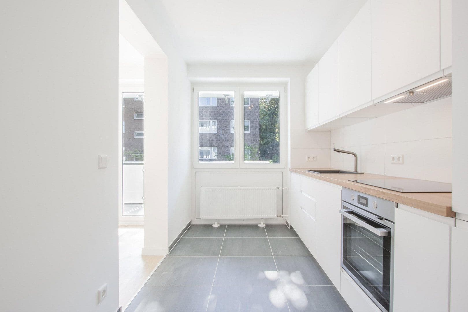 Prenájom bytu 3-izbový 90 m², Arnold-Schönberg-Str. 5, Düsseldorf, Severné Porýnie - Westfálsko Prenájom bytu 3-izbový 90 m², Arnold-Schönberg-Str. 5, Düsseldorf, Severné Porýnie - Westfálsko