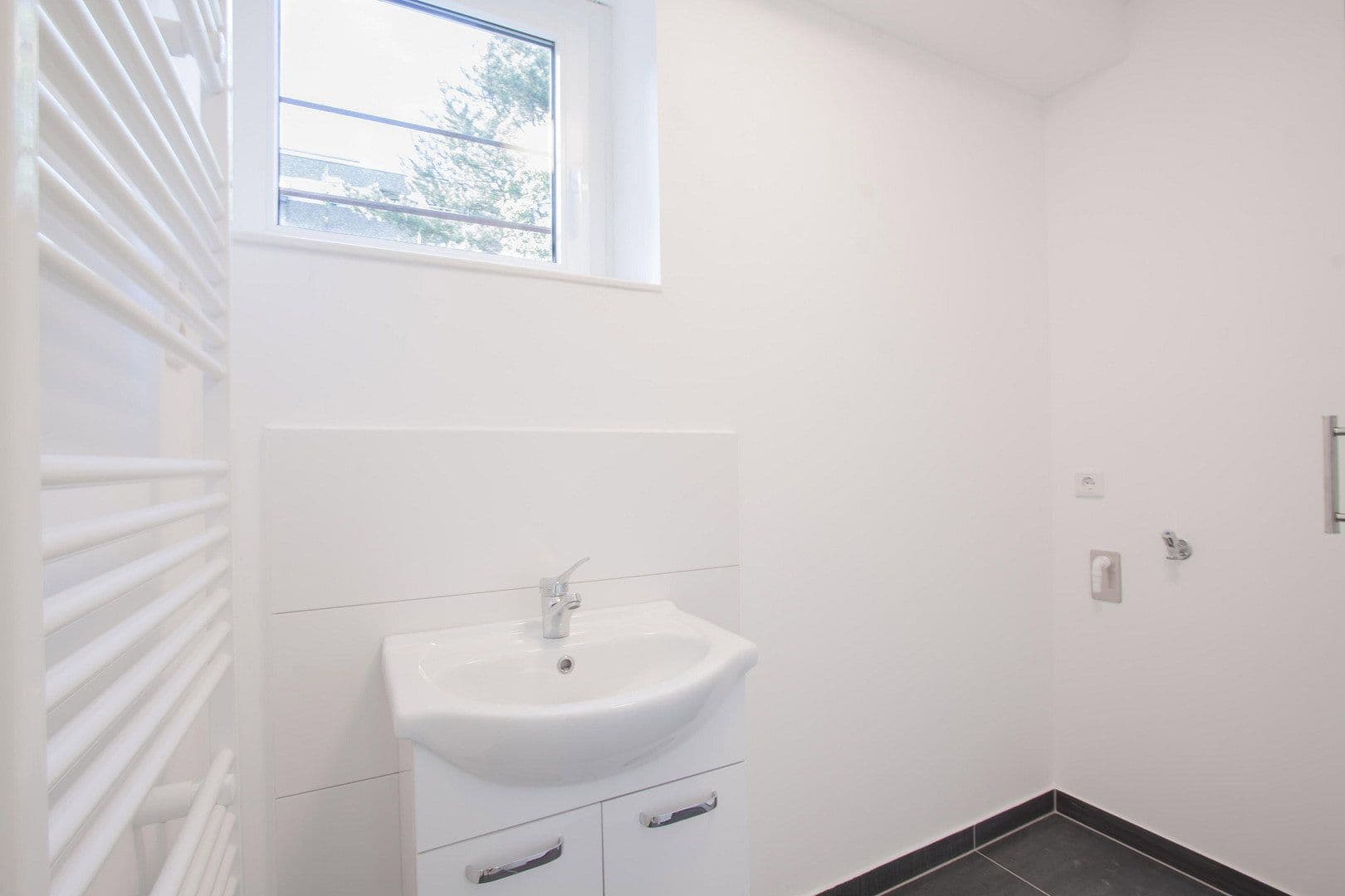 Prenájom bytu 3-izbový 90 m², Arnold-Schönberg-Str. 5, Düsseldorf, Severné Porýnie - Westfálsko Prenájom bytu 3-izbový 90 m², Arnold-Schönberg-Str. 5, Düsseldorf, Severné Porýnie - Westfálsko