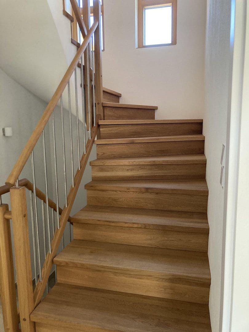 Prenájom domu 177 m², pozemok 548 m², Biberbach, Bavorsko Prenájom domu 177 m², pozemok 548 m², Biberbach, Bavorsko