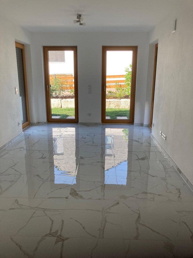 Prenájom domu 177 m², pozemok 548 m², Biberbach, Bavorsko Prenájom domu 177 m², pozemok 548 m², Biberbach, Bavorsko