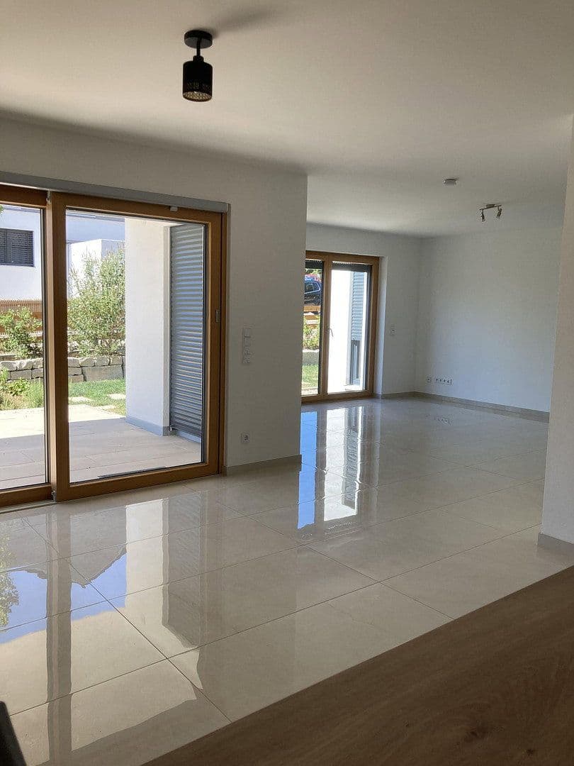 Prenájom domu 177 m², pozemok 548 m², Biberbach, Bavorsko Prenájom domu 177 m², pozemok 548 m², Biberbach, Bavorsko