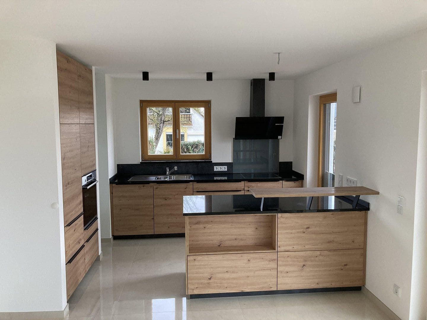 Prenájom domu 177 m², pozemok 548 m², Biberbach, Bavorsko Prenájom domu 177 m², pozemok 548 m², Biberbach, Bavorsko